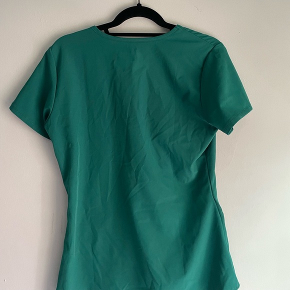 Sketchers Hunter Green Scrub top. ( set of 2) - Picture 2 of 2